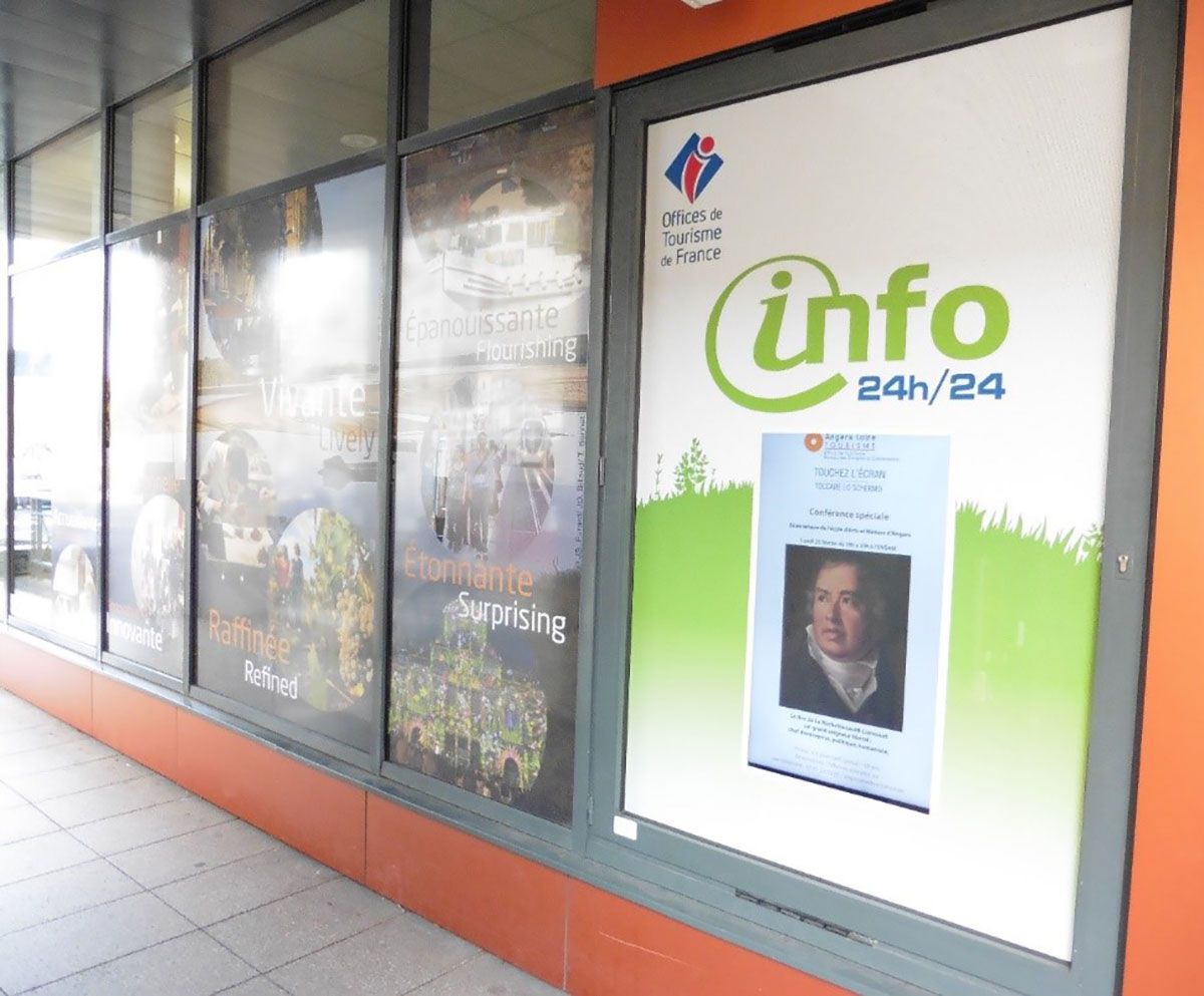 Photographie Borne vitrine Angers